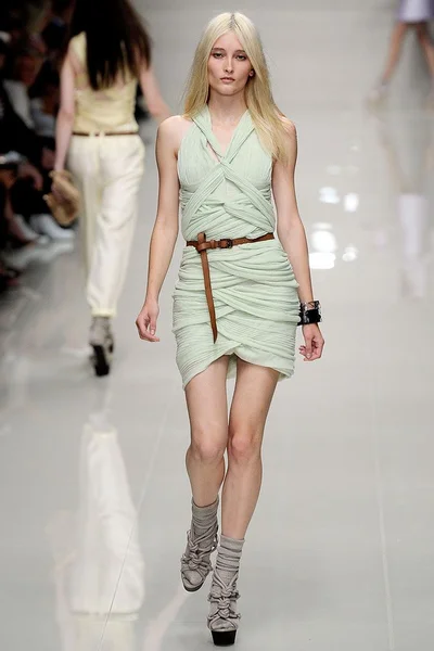 Look 32